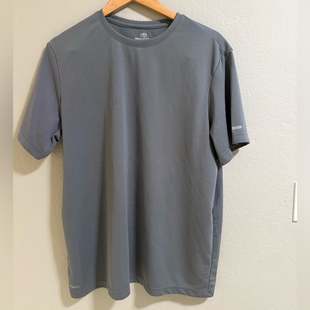 Athletic Works Men’s Gray Quick Dry Tee Size L
